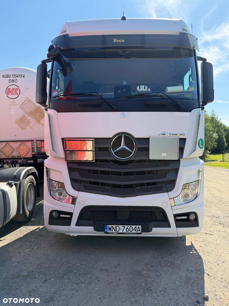 Mercedes-Benz Actros - 3