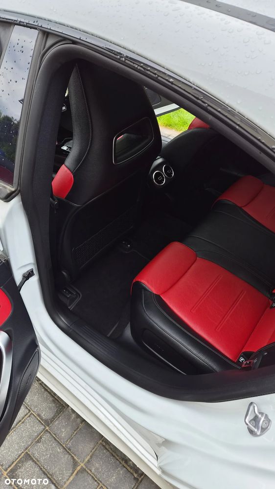 Mercedes-Benz CLA 200 7G-DCT - 4