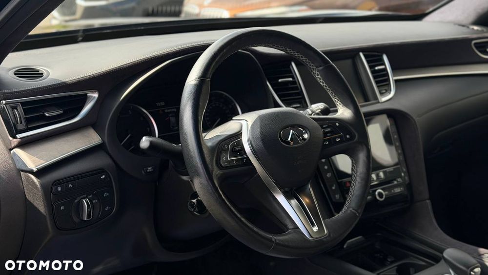 Infiniti Q50 2.0t Sport Sound Studio by Bose - 12