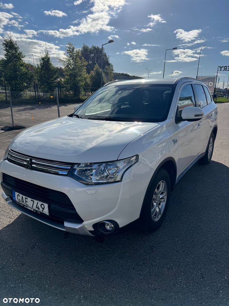 Mitsubishi Outlander Instyle NAVI + - 13