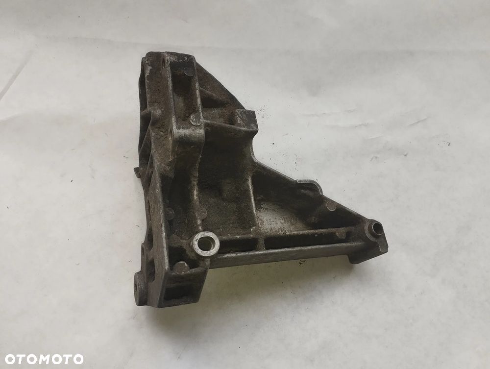 ŁAPA WSPORNIK POMPY BMW E39 2245747 - 3