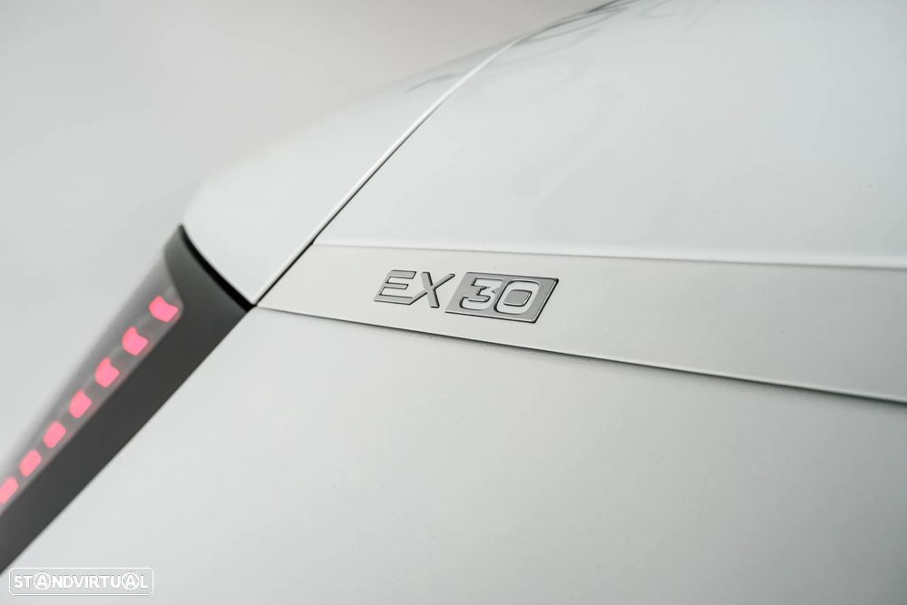 Volvo EX30 Single Motor Extended Range RWD Core - 12