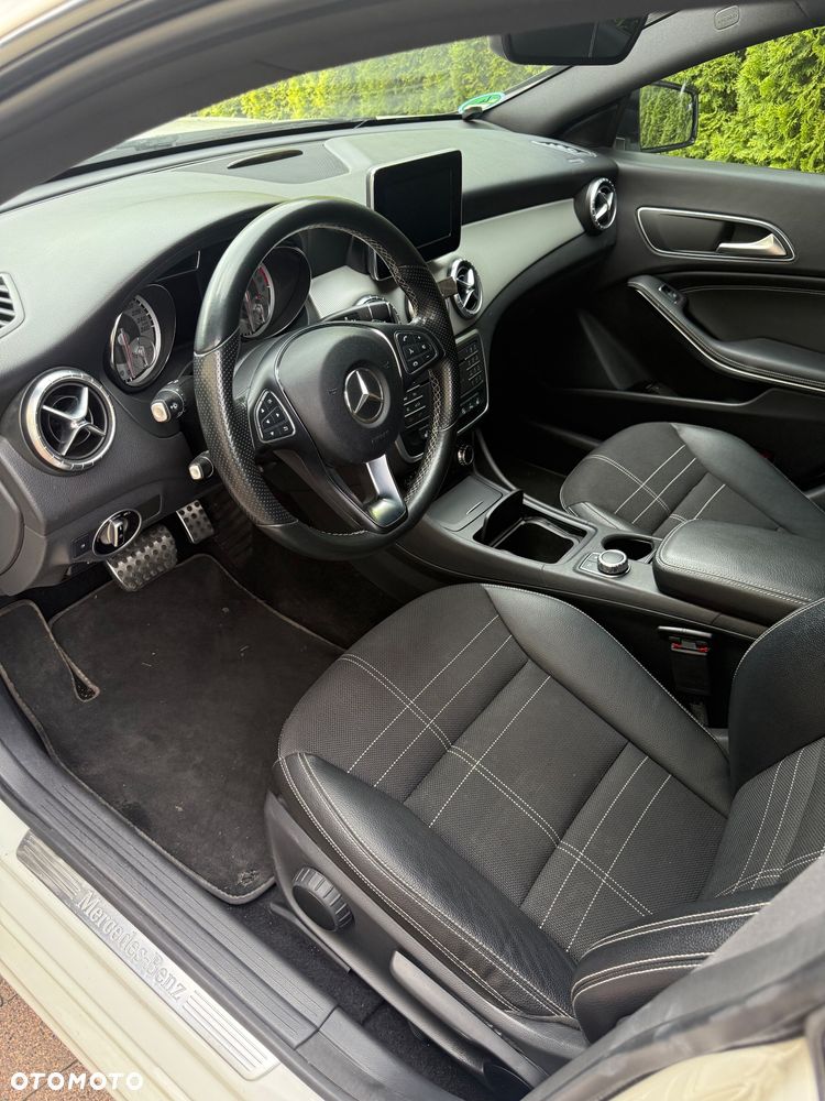 Mercedes-Benz CLA 180 7G-DCT - 11