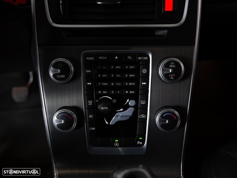 Volvo V60 Cross Country - 17