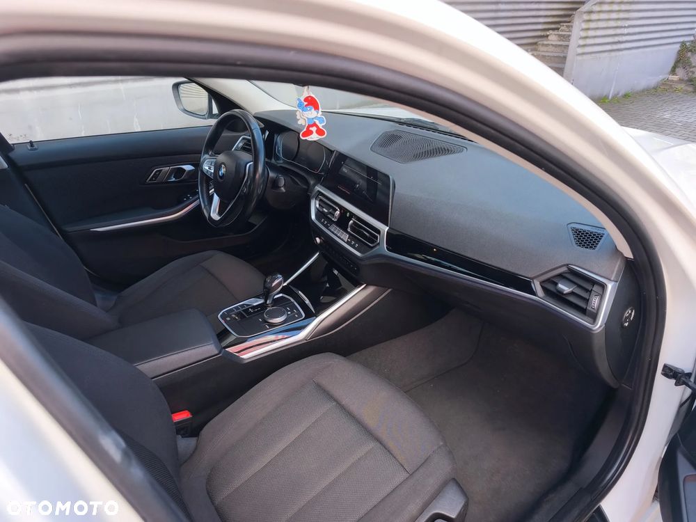 BMW Seria 3 318i Advantage - 12