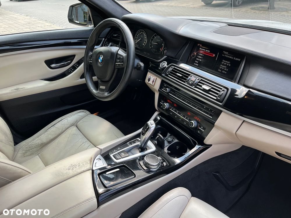 BMW Seria 5 525d xDrive - 16