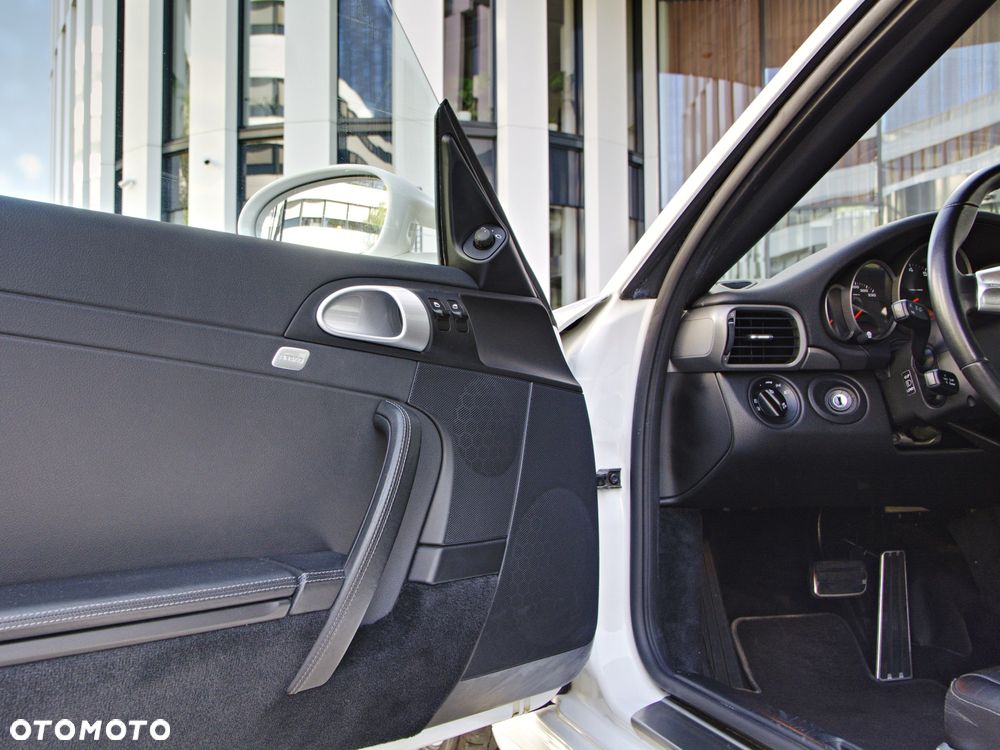 Porsche 911 Carrera 4 Tiptronic S - 18