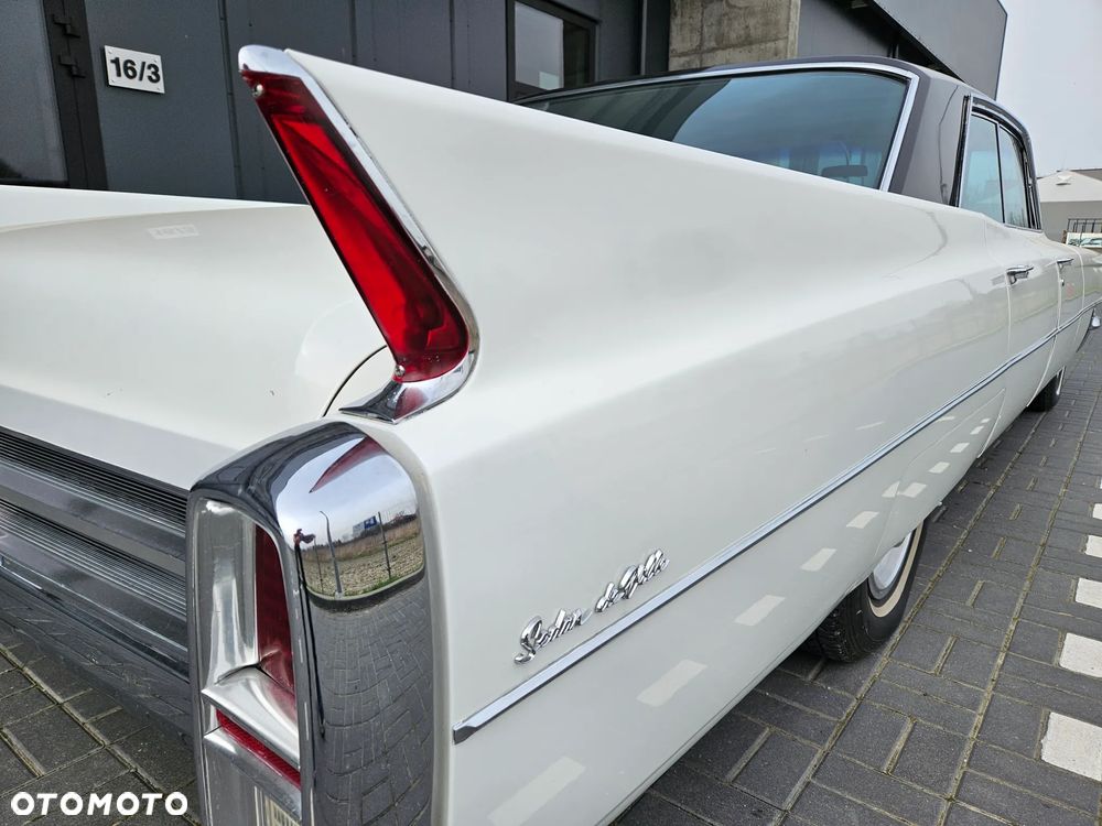 Cadillac Deville - 28