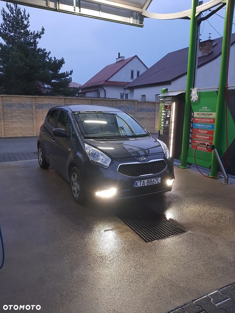 Kia Venga 1.6 L - 10