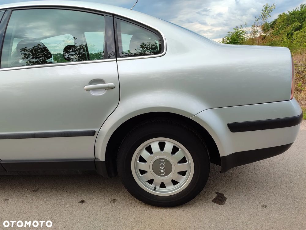 Volkswagen Passat 1.6 - 10
