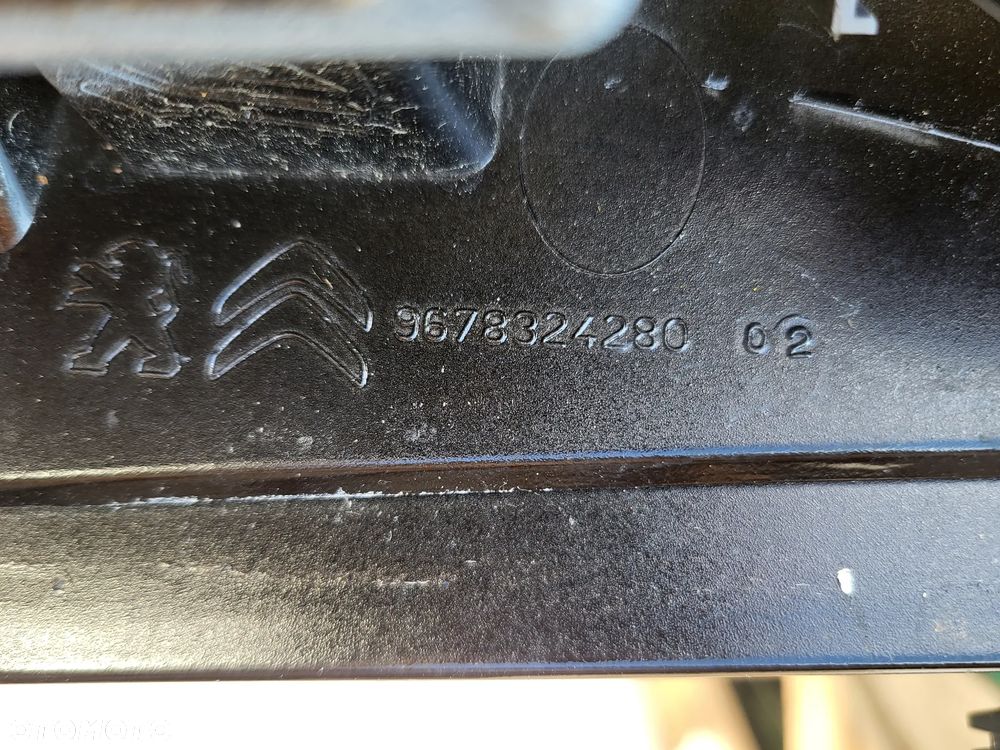 Spoiler blenda tylnej klapy Peugeot 2008 - 13