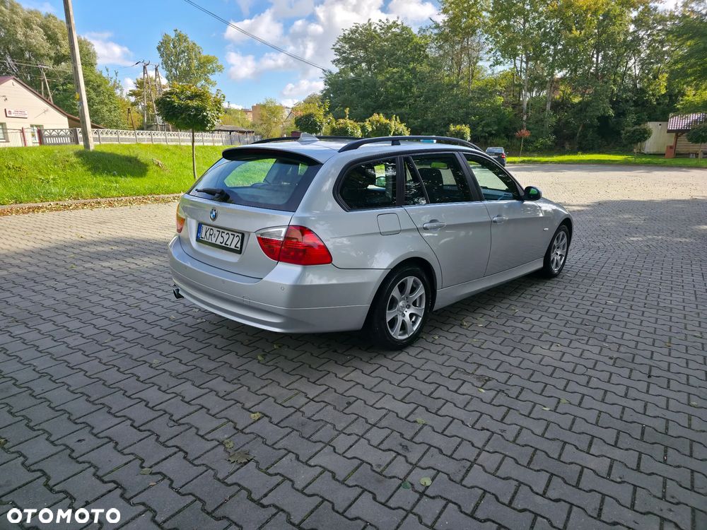BMW Seria 3 318i Touring - 6