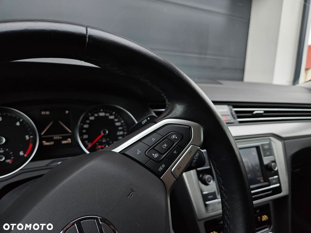 Volkswagen Passat - 33
