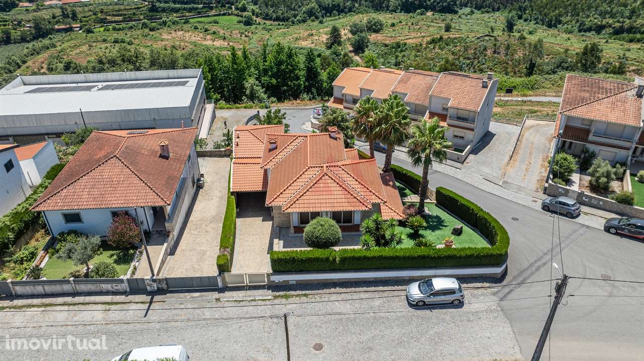 Moradia T3 de Luxo com Jardim e Espaço Exterior em Idães, Felgueiras - Grande imagem: 4/38