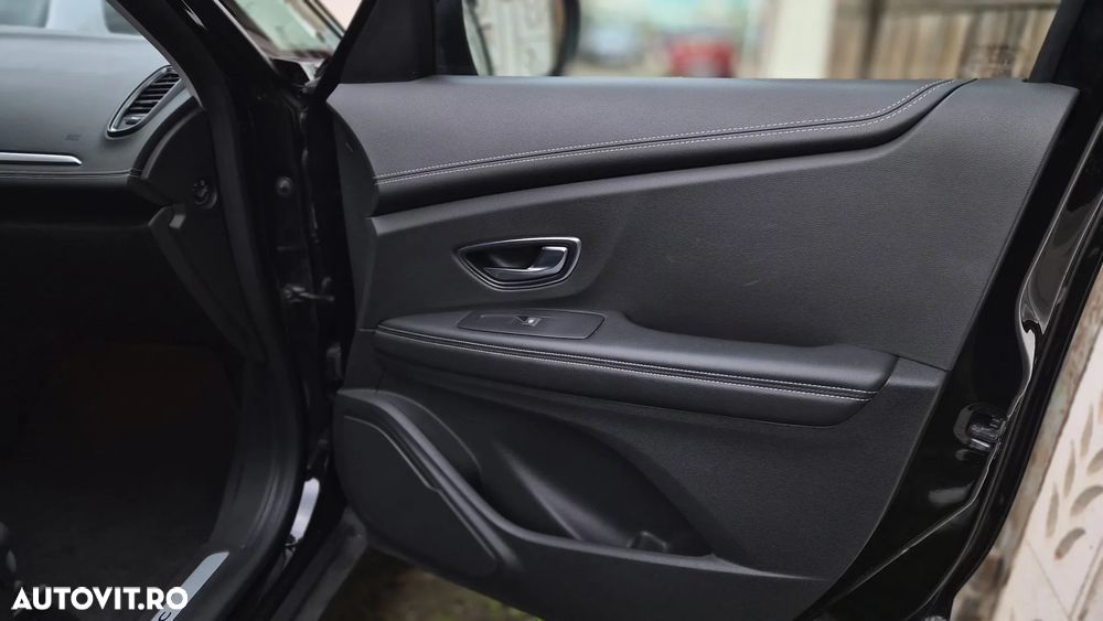 Renault Grand Scenic - 10
