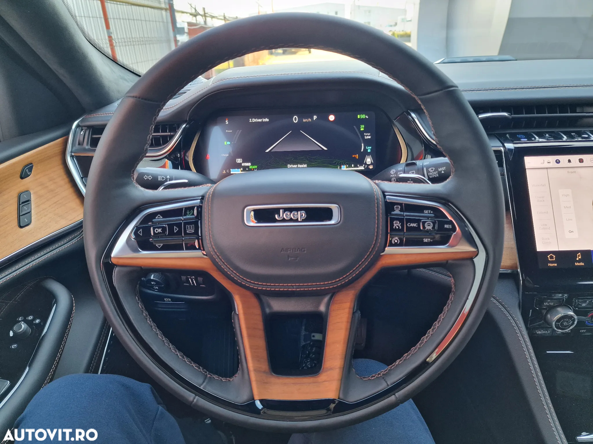 Jeep Grand Cherokee - 33