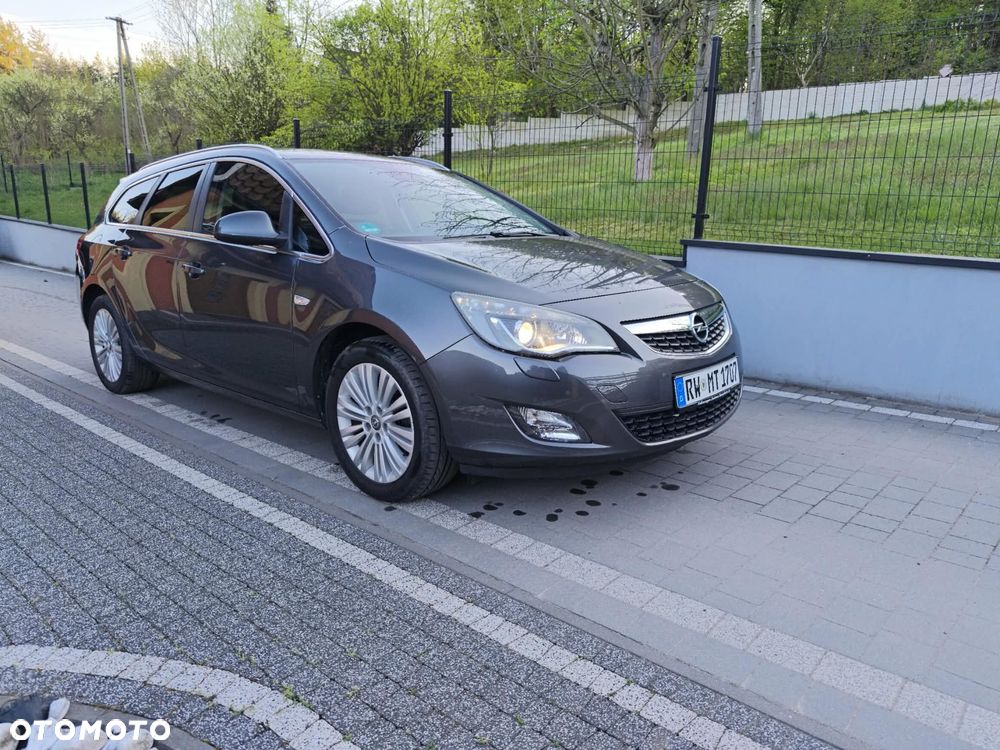 Opel Astra 1.6 Turbo Cosmo - 2