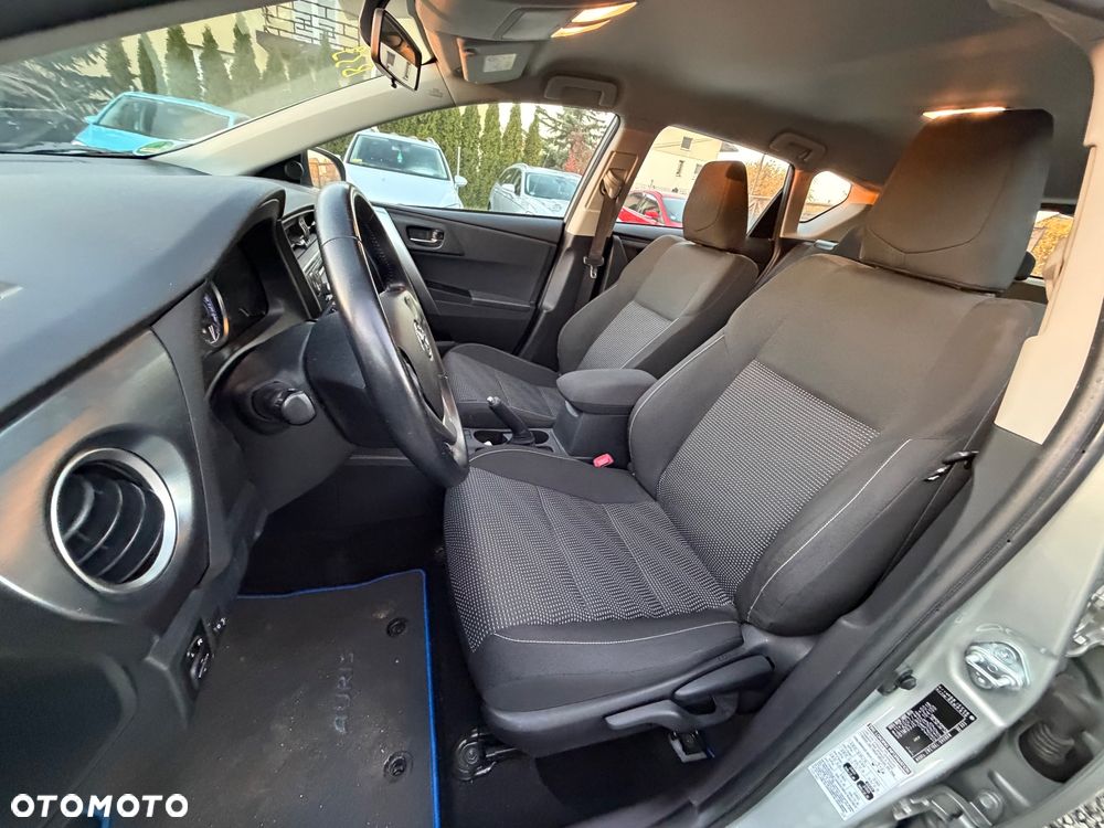 Toyota Auris 1.8 HSD Luna - 37