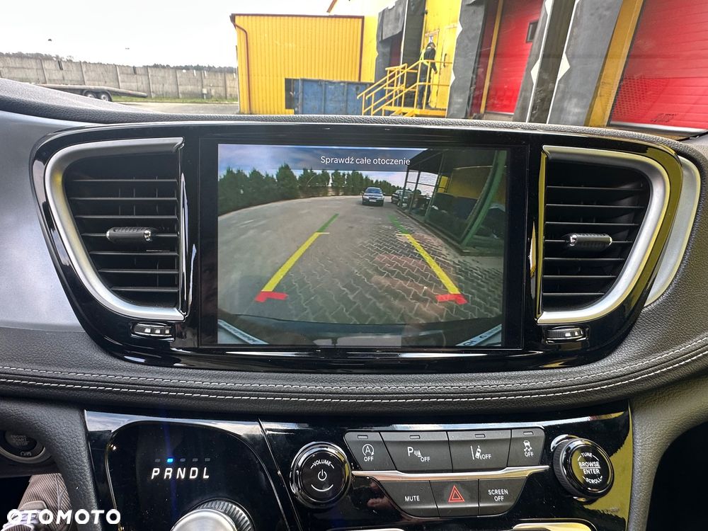 Chrysler Pacifica - 23