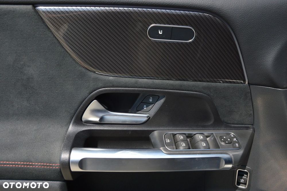 Mercedes-Benz GLB - 18