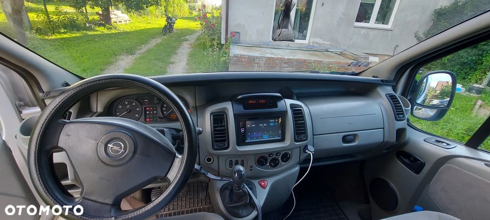 Opel Vivaro Tour - 10
