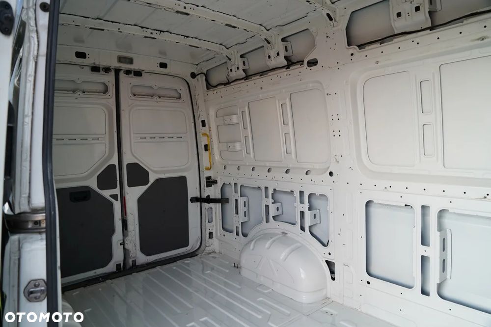 Volkswagen CRAFTER  / 2.0 D / FURGON BLASZAK / DMC: 3500 KG / 2018 ROK / SPROWADZONY / PO KONTRAKCIE SERWISOWYMN - 22