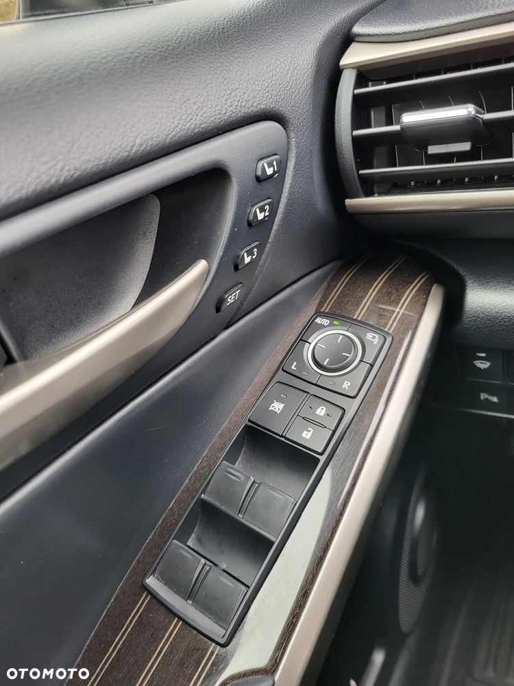 Lexus IS Business Edition - 15