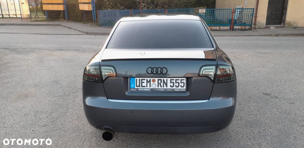 Audi A4 Limousine - 4