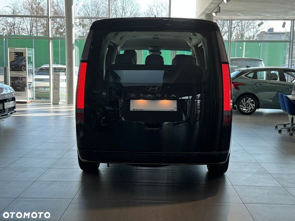 Hyundai Staria 1.6 T-GDI HEV Luxury - 7