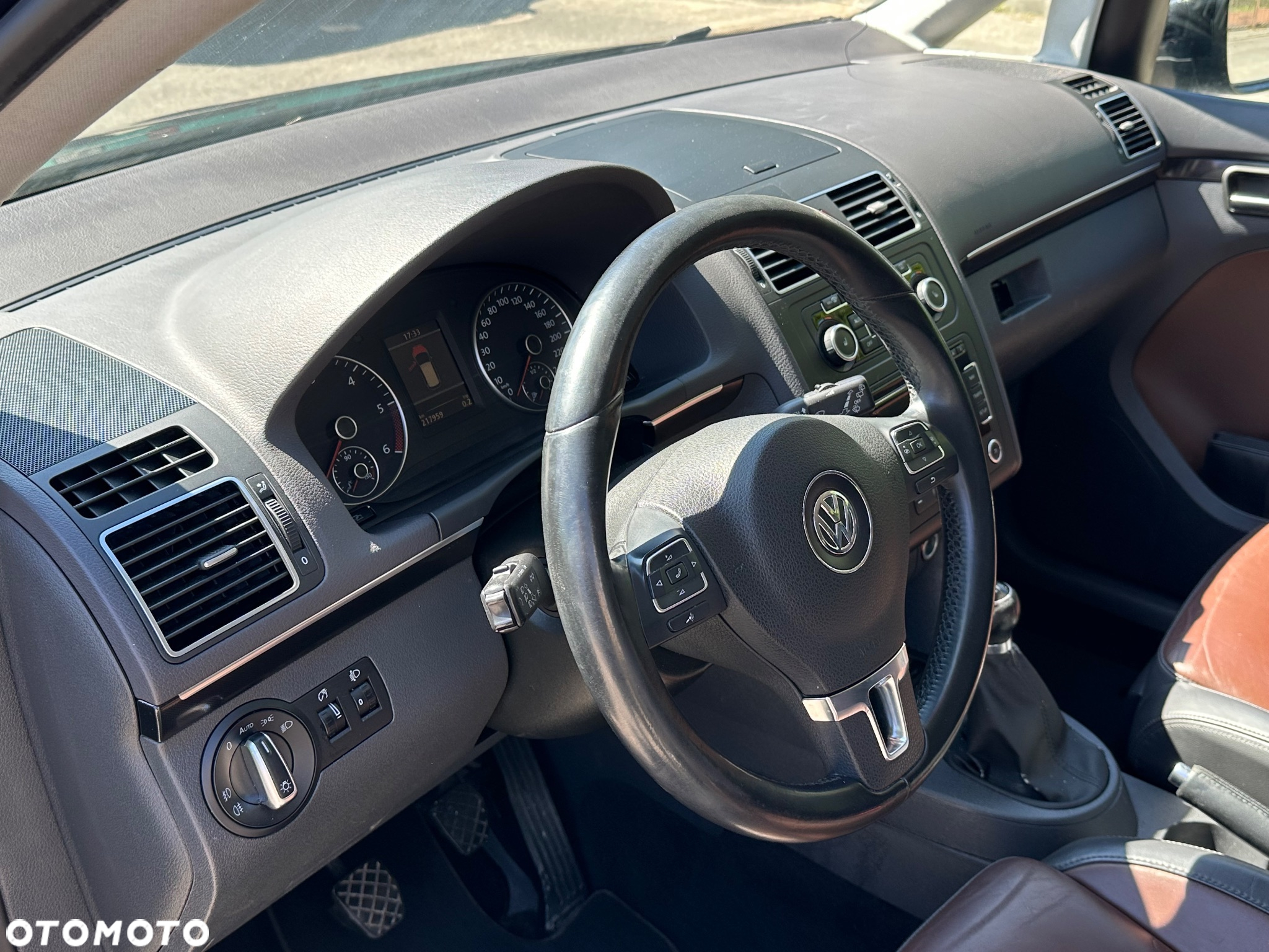 Volkswagen Touran 1.6 TDI DPF Highline - 13