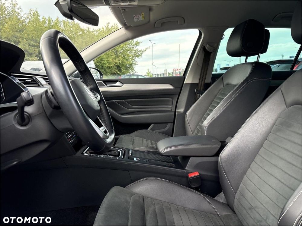 Volkswagen Passat Variant 2.0 TDI 4Mot Elegance DSG - 9