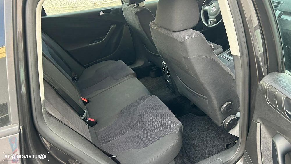 VW Passat Variant 1.6 TDI DPF BlueMotion Comfortline - 25
