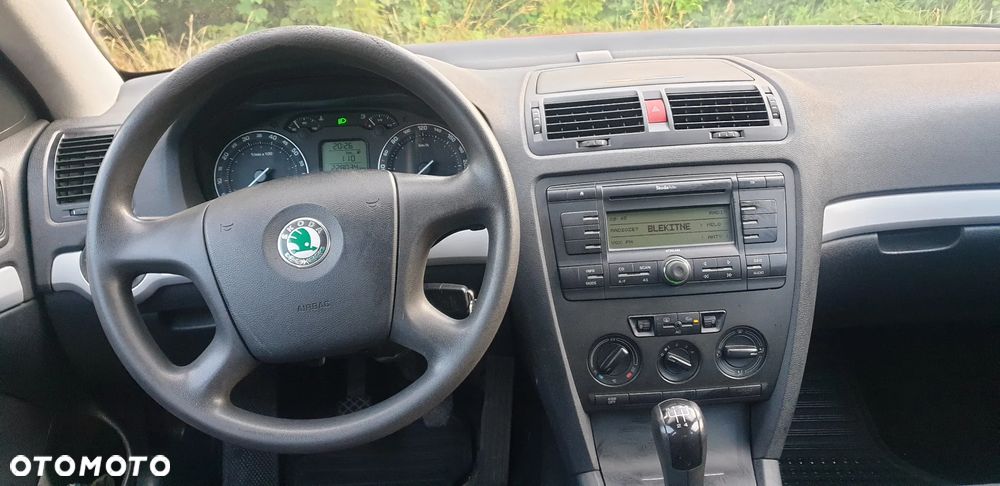 Skoda Octavia 1.6 Ambiente - 21