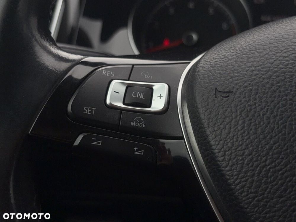 Volkswagen Golf - 16