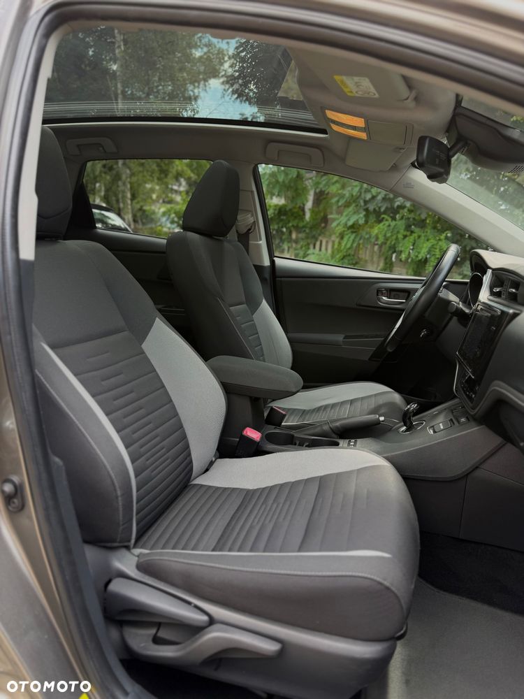 Toyota Auris 1.8 HSD Sol - 33