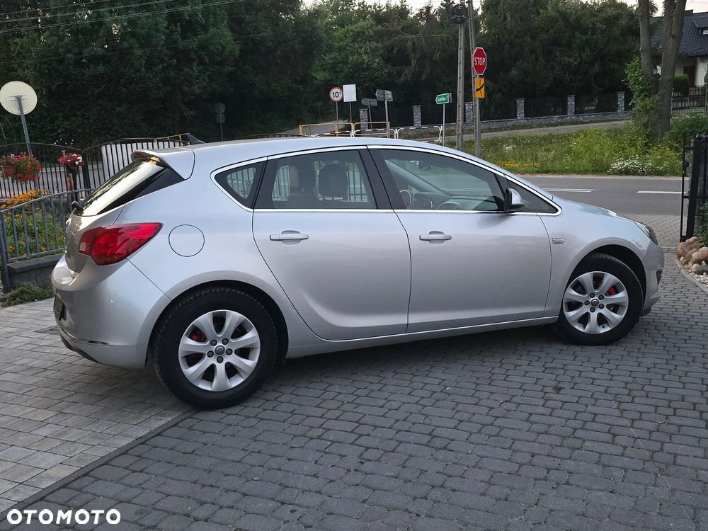 Opel Astra 1.4 Cosmo - 11