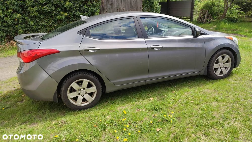 Hyundai Elantra - 6