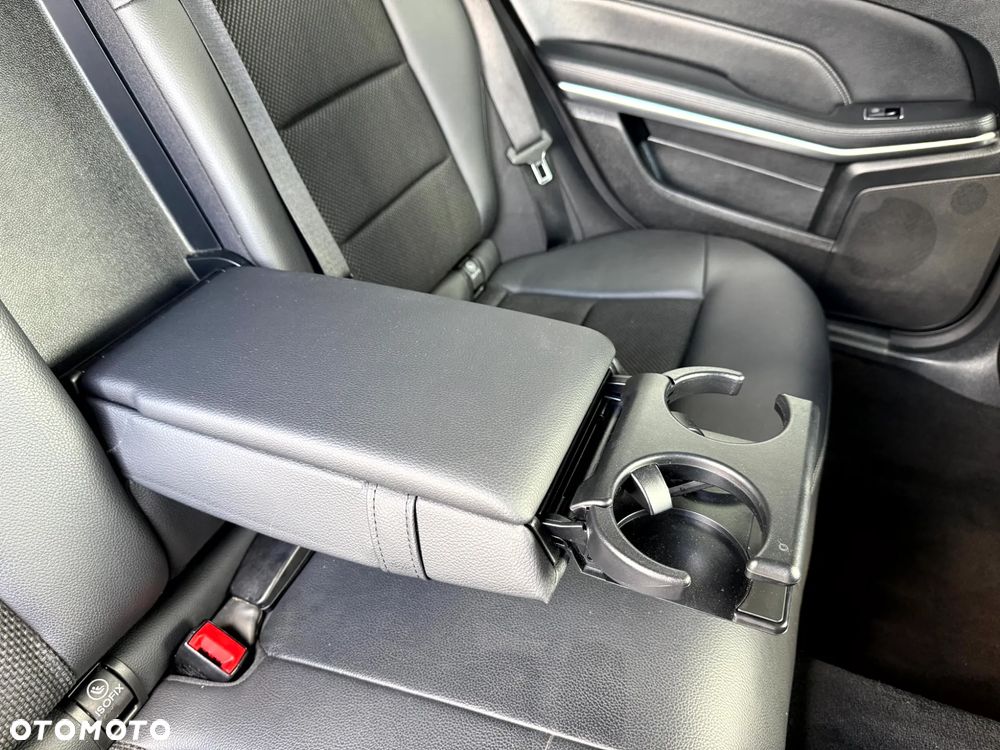 Mercedes-Benz Klasa E 220 CDI DPF BlueEFFICIENCY Automatik Avantgarde - 25