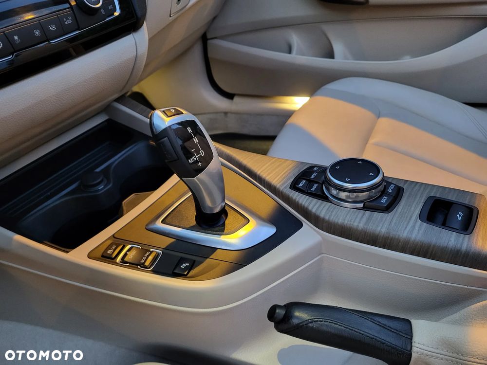 BMW Seria 2 218d Luxury Line - 24