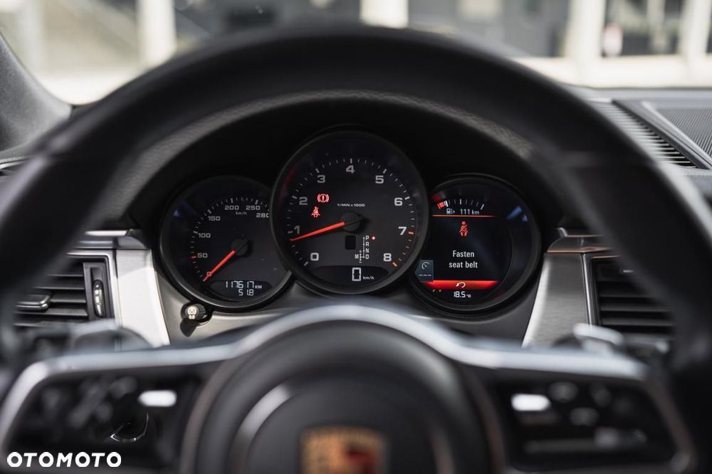 Porsche Macan - 16