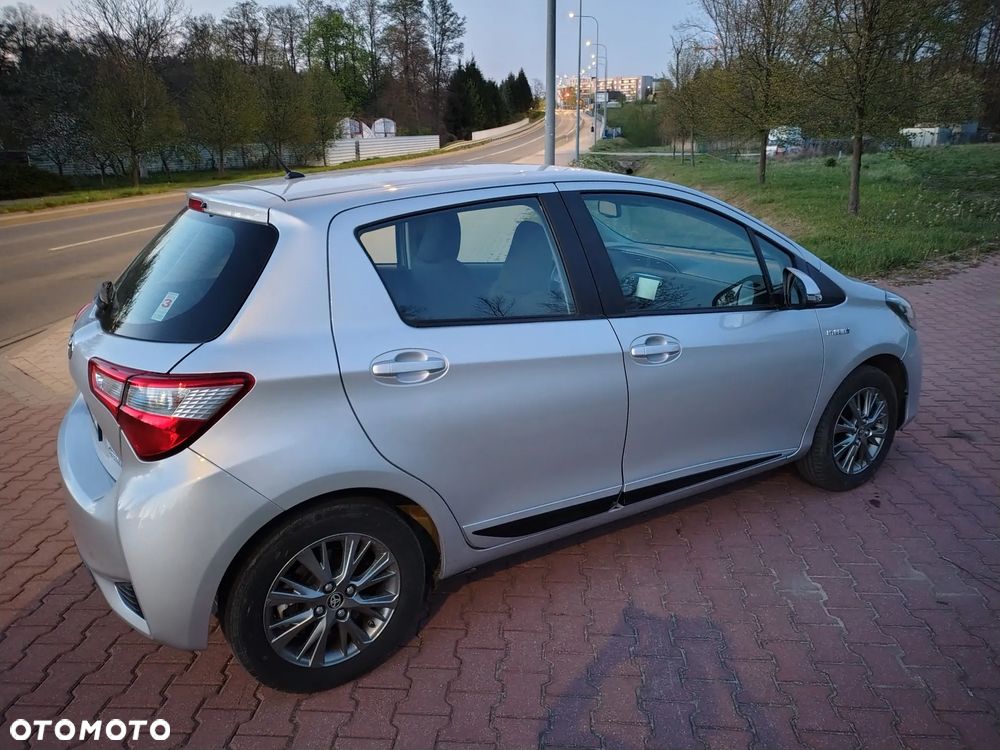 Toyota Yaris Hybrid 100 Premium EU6 - 9