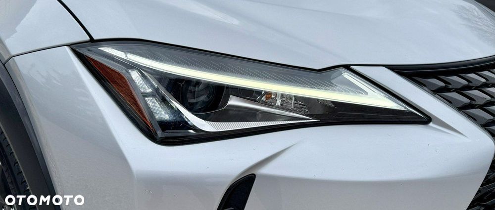 Lexus UX - 16