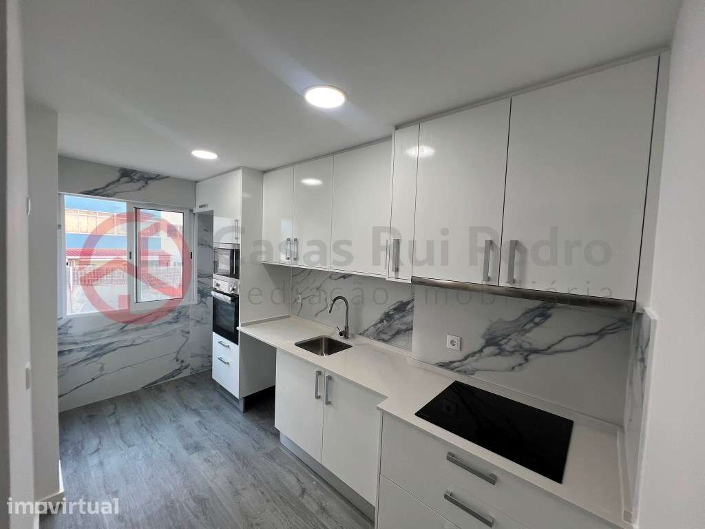 T2 Totalmente Remodelado na Cova da Piedade - Grande imagem: 3/16