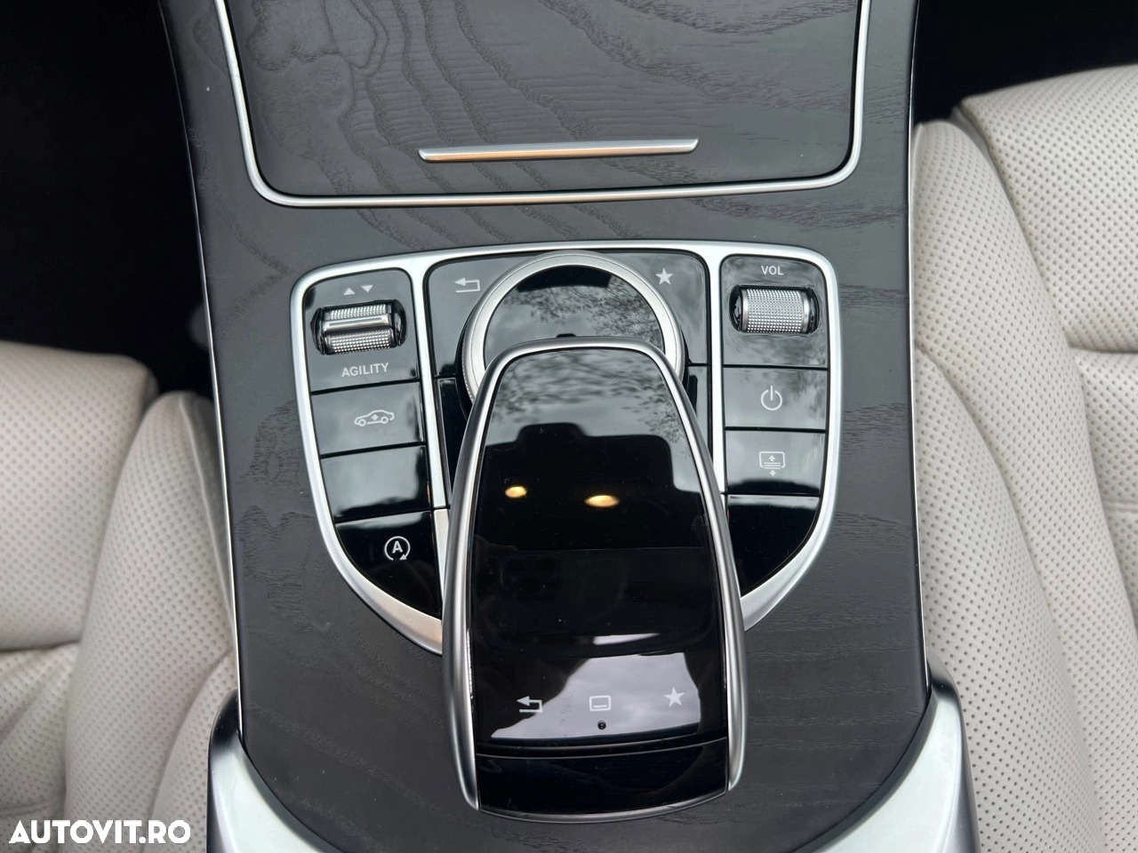 Mercedes-Benz C 400 4Matic T 7G-TRONIC AMG Line - 11
