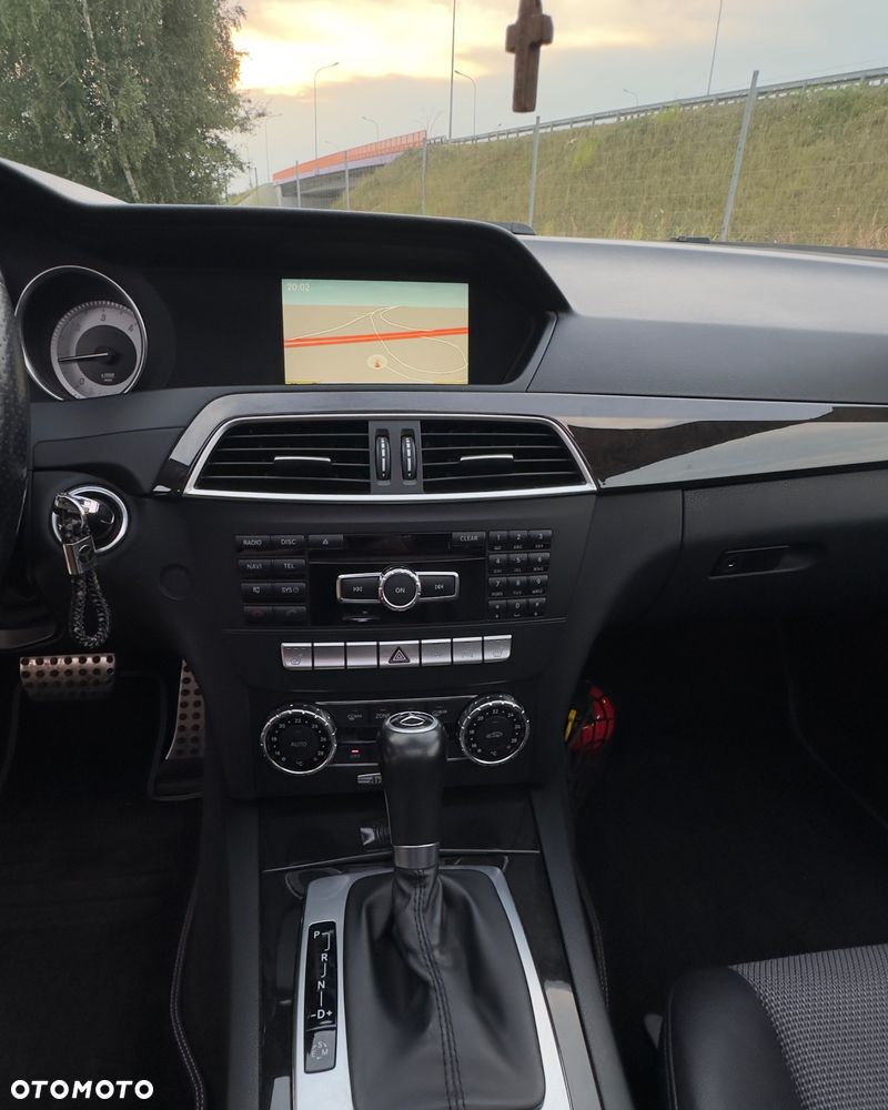 Mercedes-Benz Klasa C 220 CDI BlueEff 4-Matic Avantgarde - 19