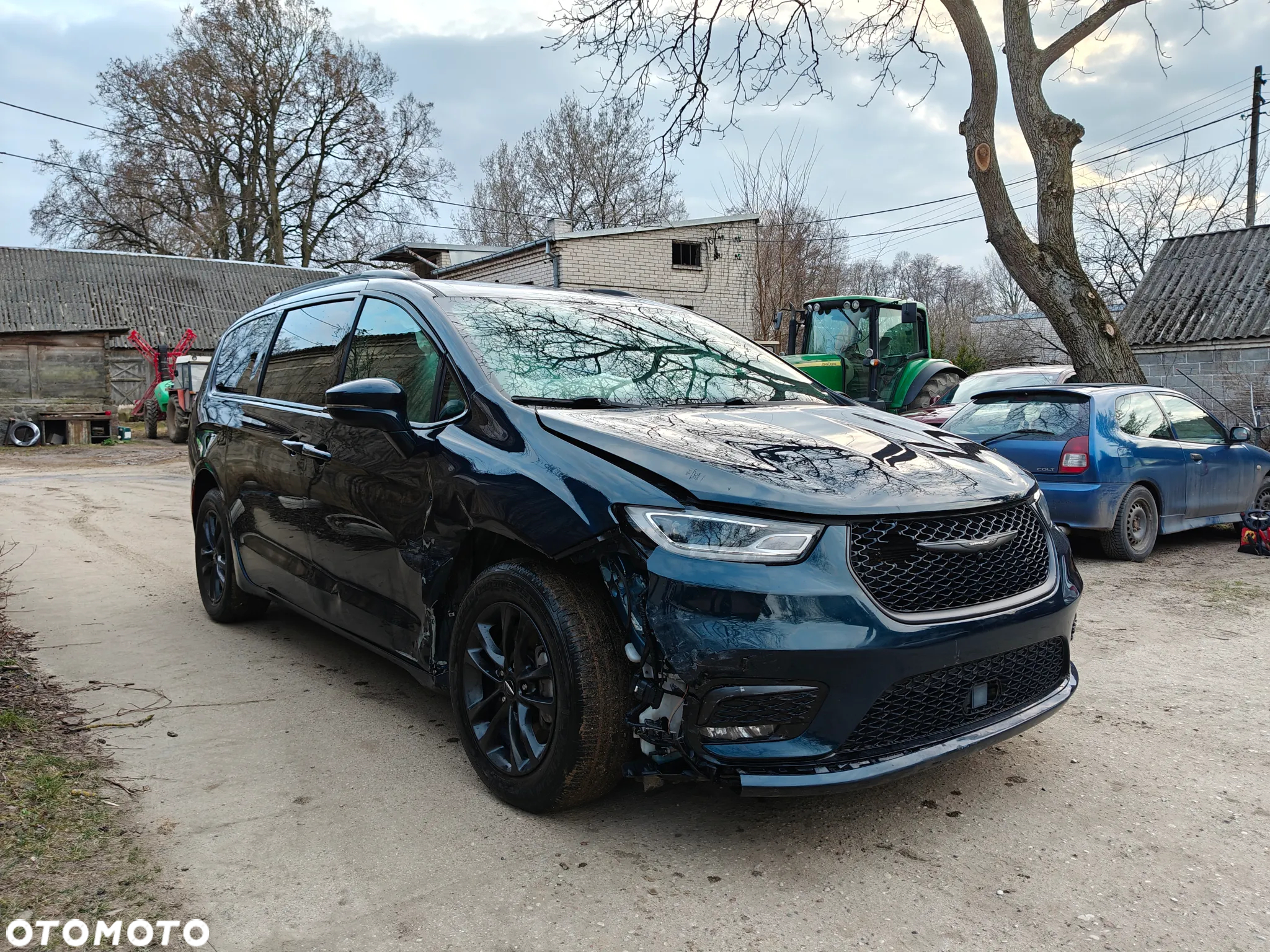 Chrysler Pacifica - 4