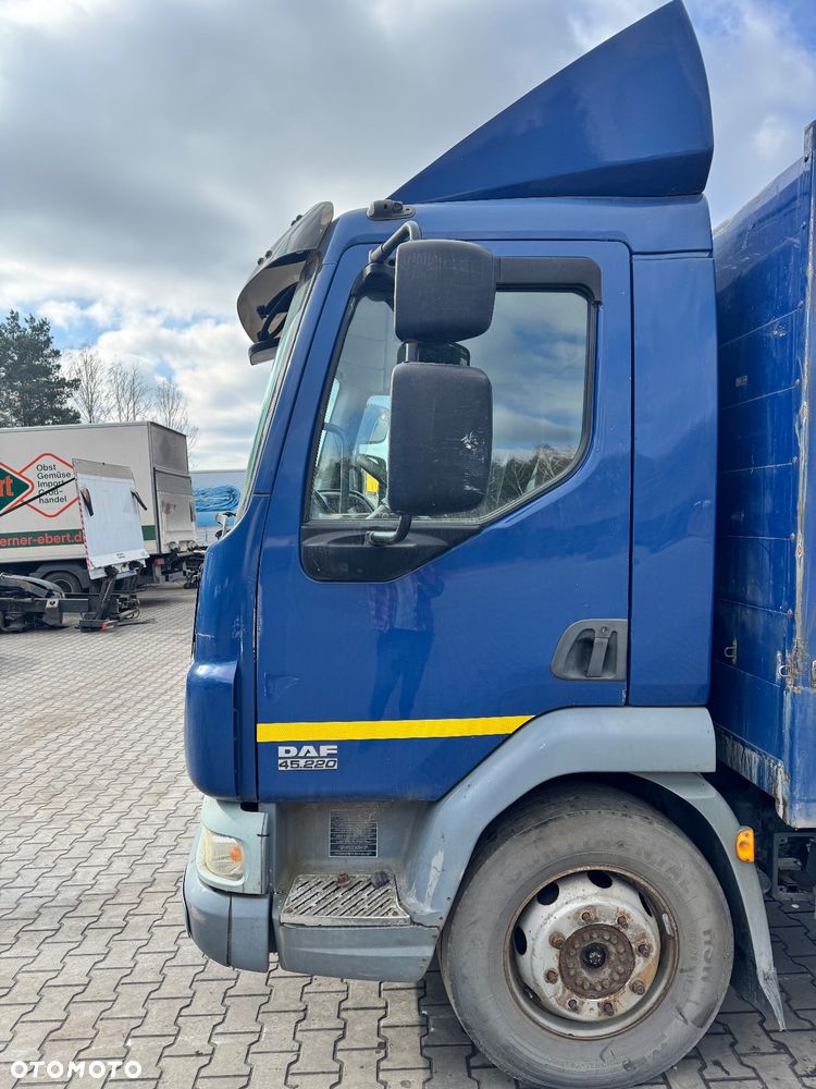 Kompletna kabina + owiewka + zderzak + stopnice Daf LF 45.220 Euro 5 - 2