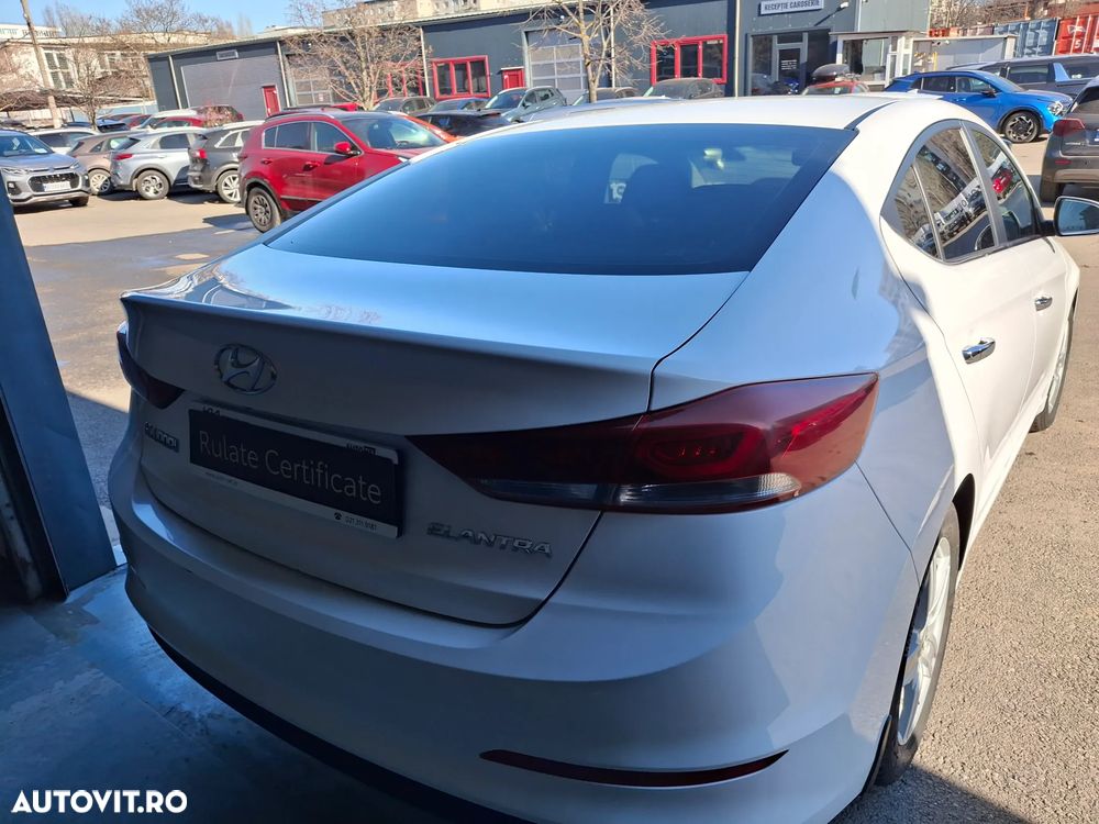 Hyundai Elantra 1.6 MPi Comfort - 5