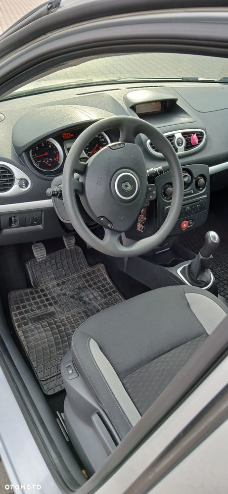 Renault Clio - 11