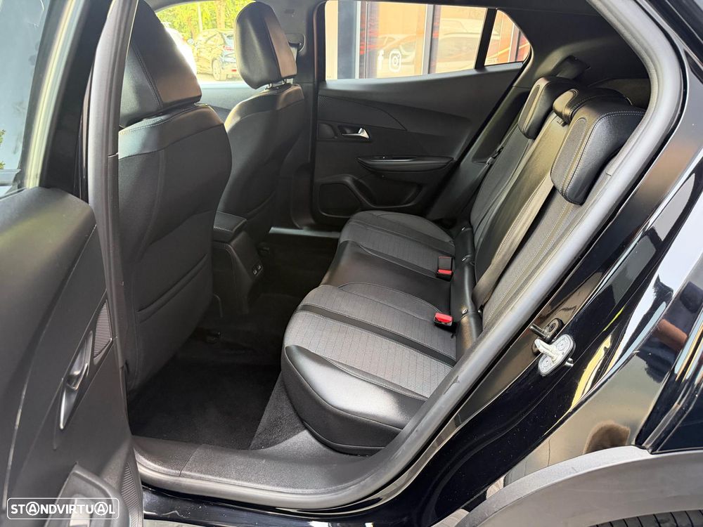 Peugeot e-2008 Allure - 18